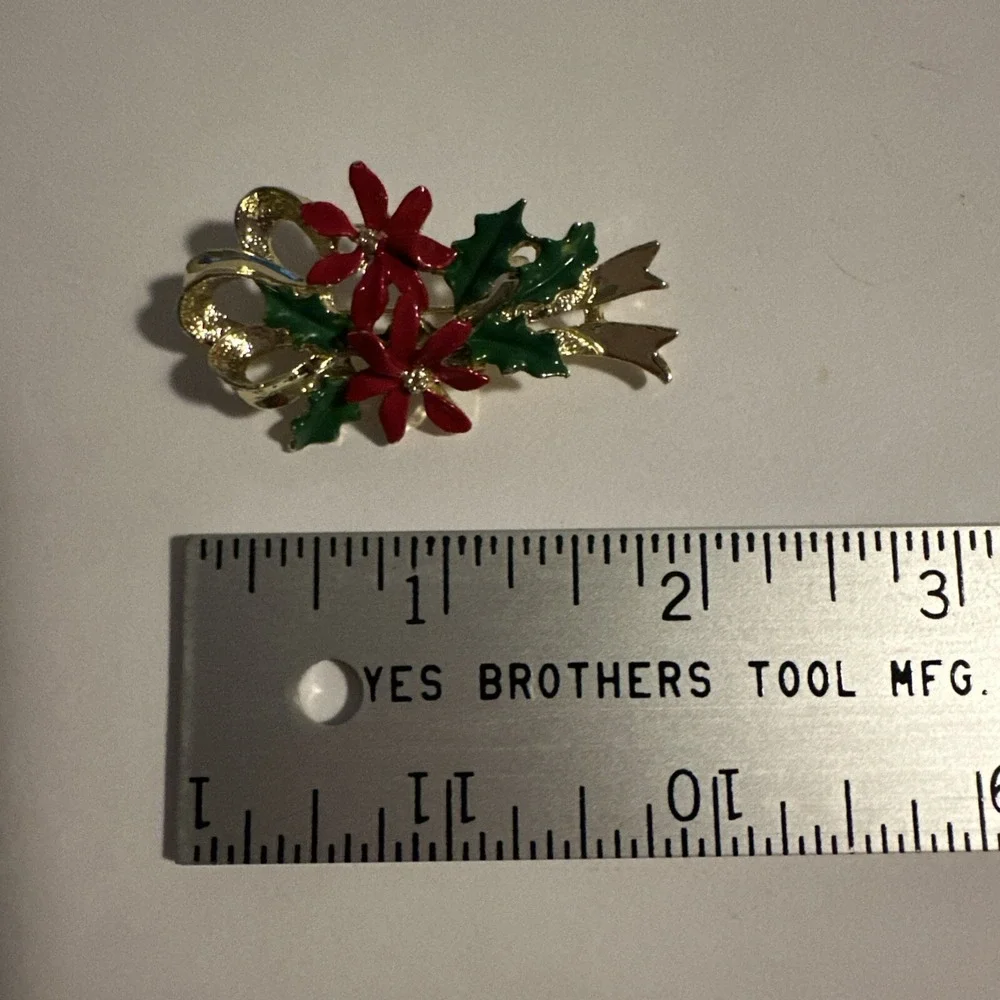 Gold Tone Christmas Ribbon‎ Brooch Pin w/ Red Flower & Green Leaves Vintage